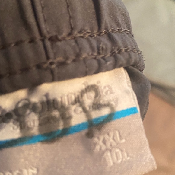Columbia Gray Shorts; XXL - Picture 9 of 9